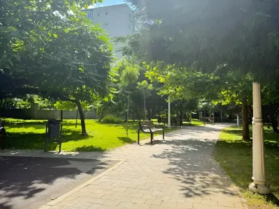 Parc cu banci langa apartament inchiriere Sector 2 Bucuresti